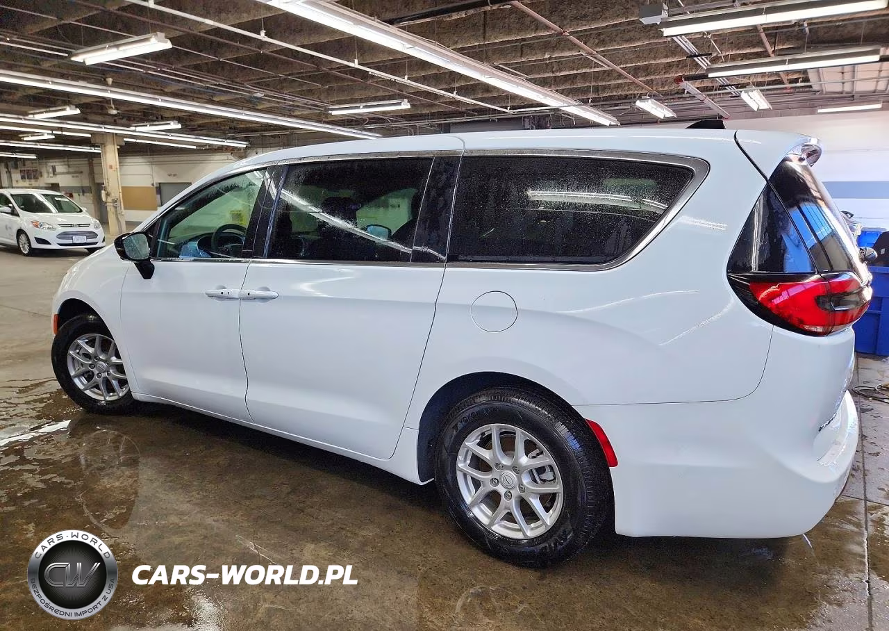 2026 Chrysler Pacifica Select VIN:2C4RC1BGXTR261340 - 2