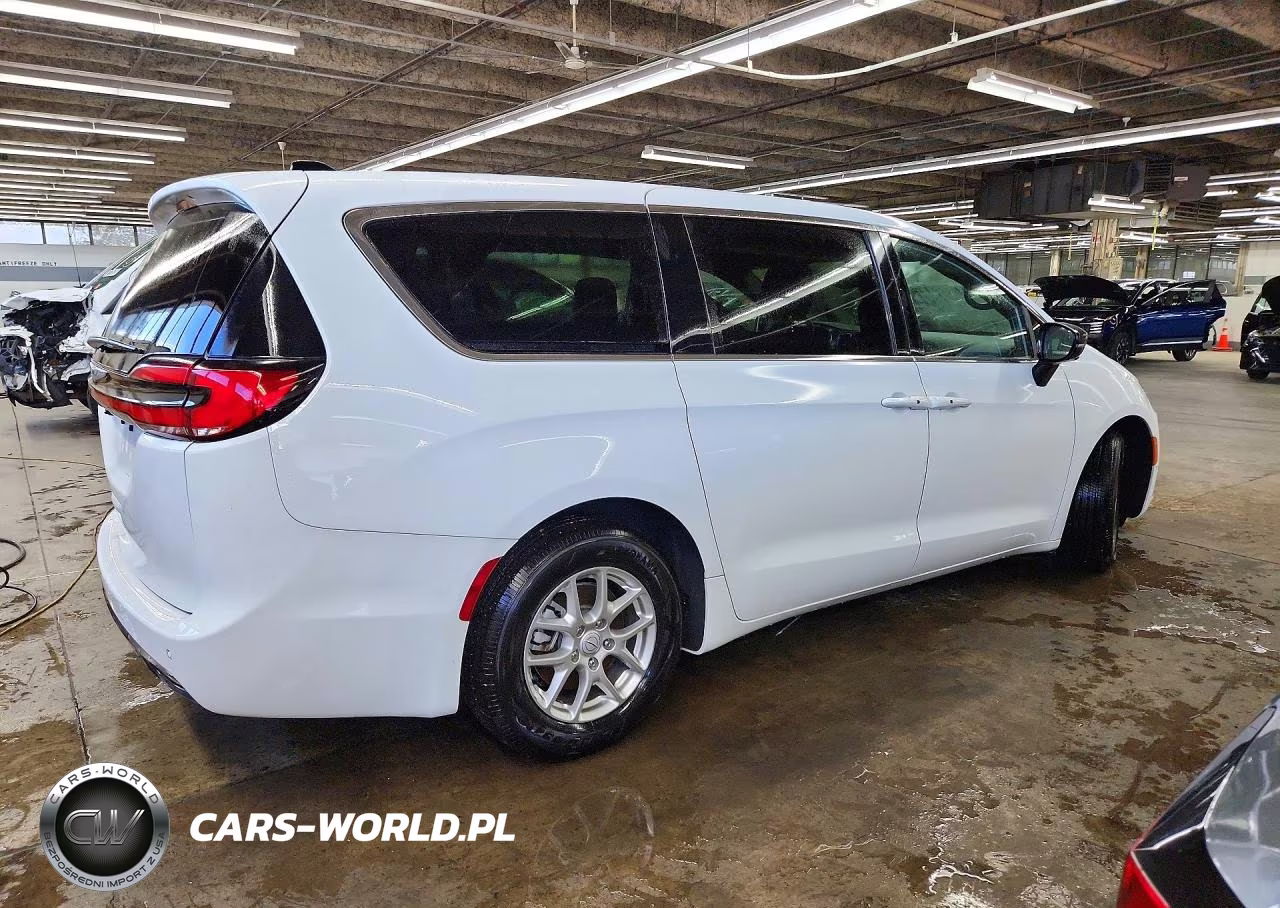 2026 Chrysler Pacifica Select VIN:2C4RC1BGXTR261340 - 3