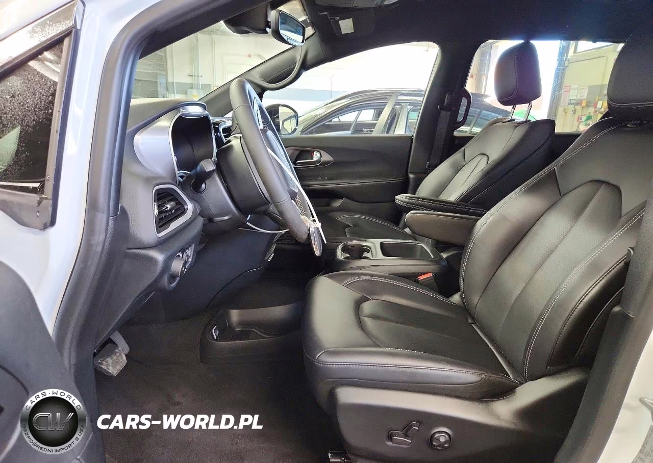 2026 Chrysler Pacifica Select VIN:2C4RC1BGXTR261340 - 7