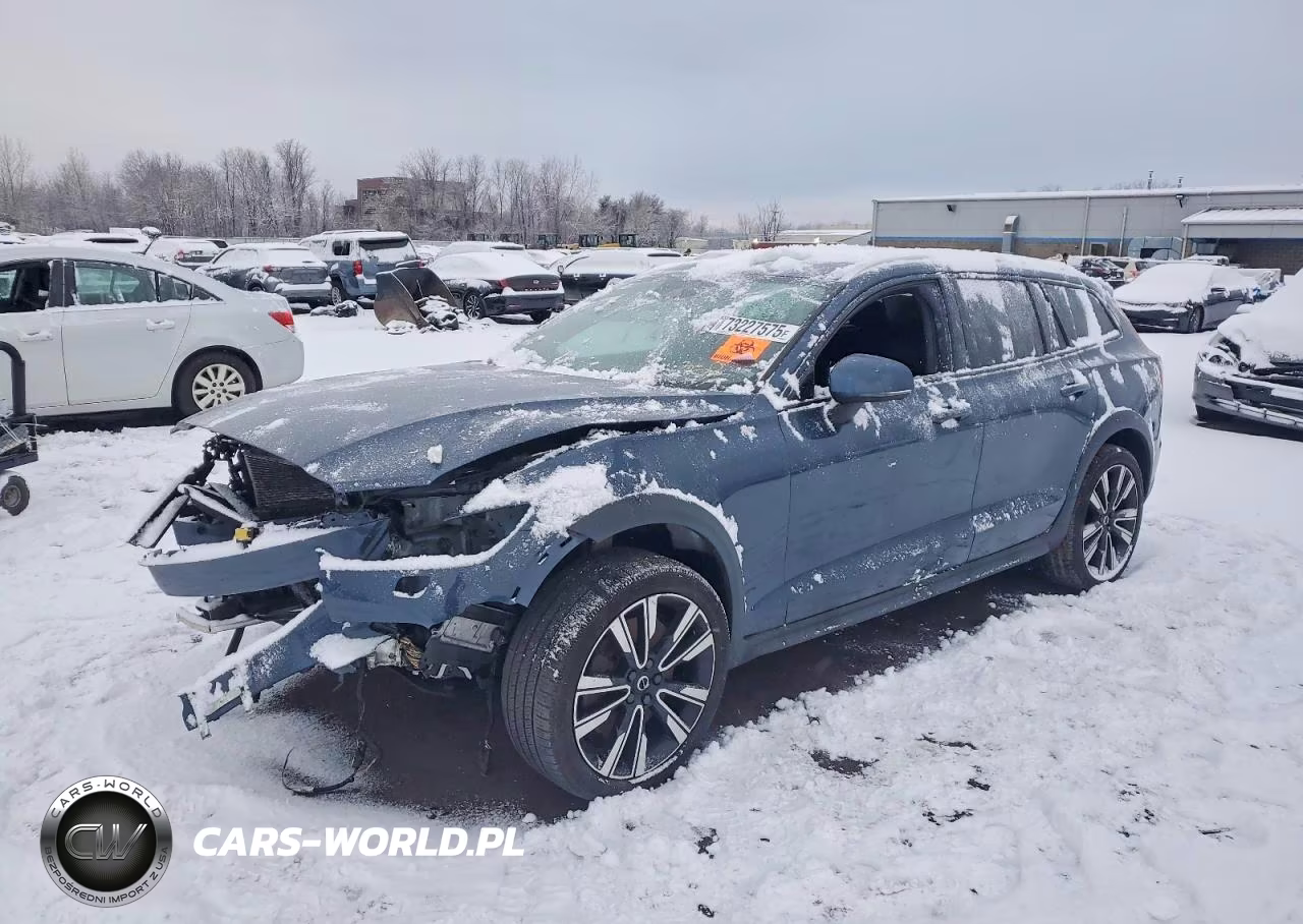 2022 Volvo V60 Cross Country T5 Momentum
