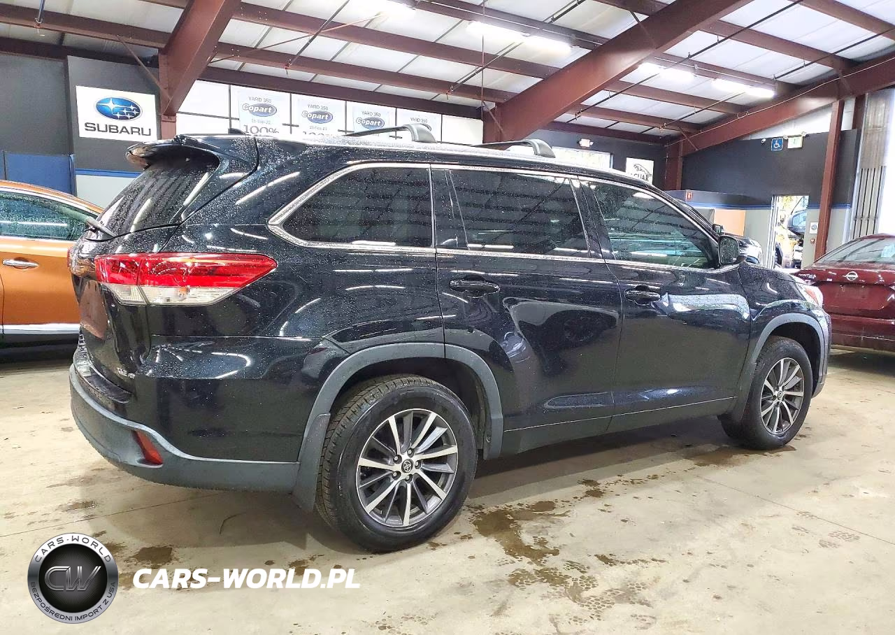 2018 Toyota Highlander Xle VIN:5TDJZRFH2JS547118 - 3