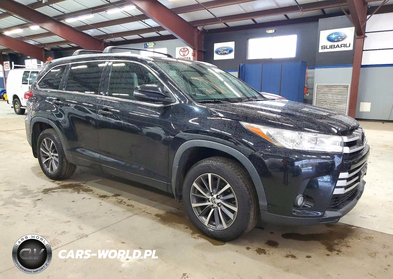 2018 Toyota Highlander Xle VIN:5TDJZRFH2JS547118 - 4