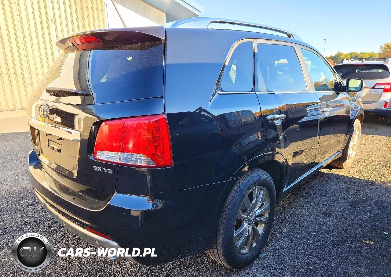 2011 Kia Sorento VIN:5XYKW4A23BG108897 - 3