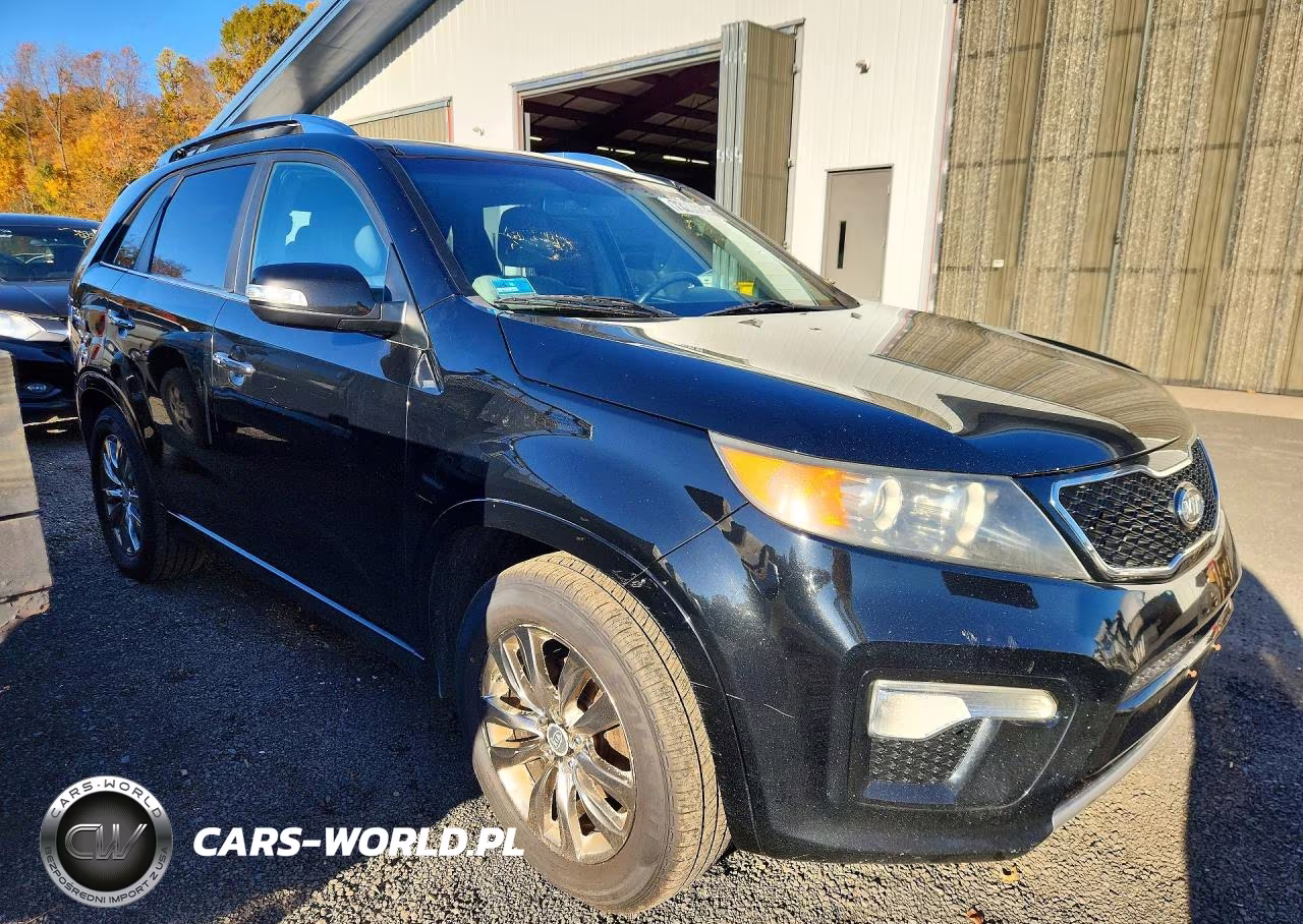 2011 Kia Sorento VIN:5XYKW4A23BG108897 - 4