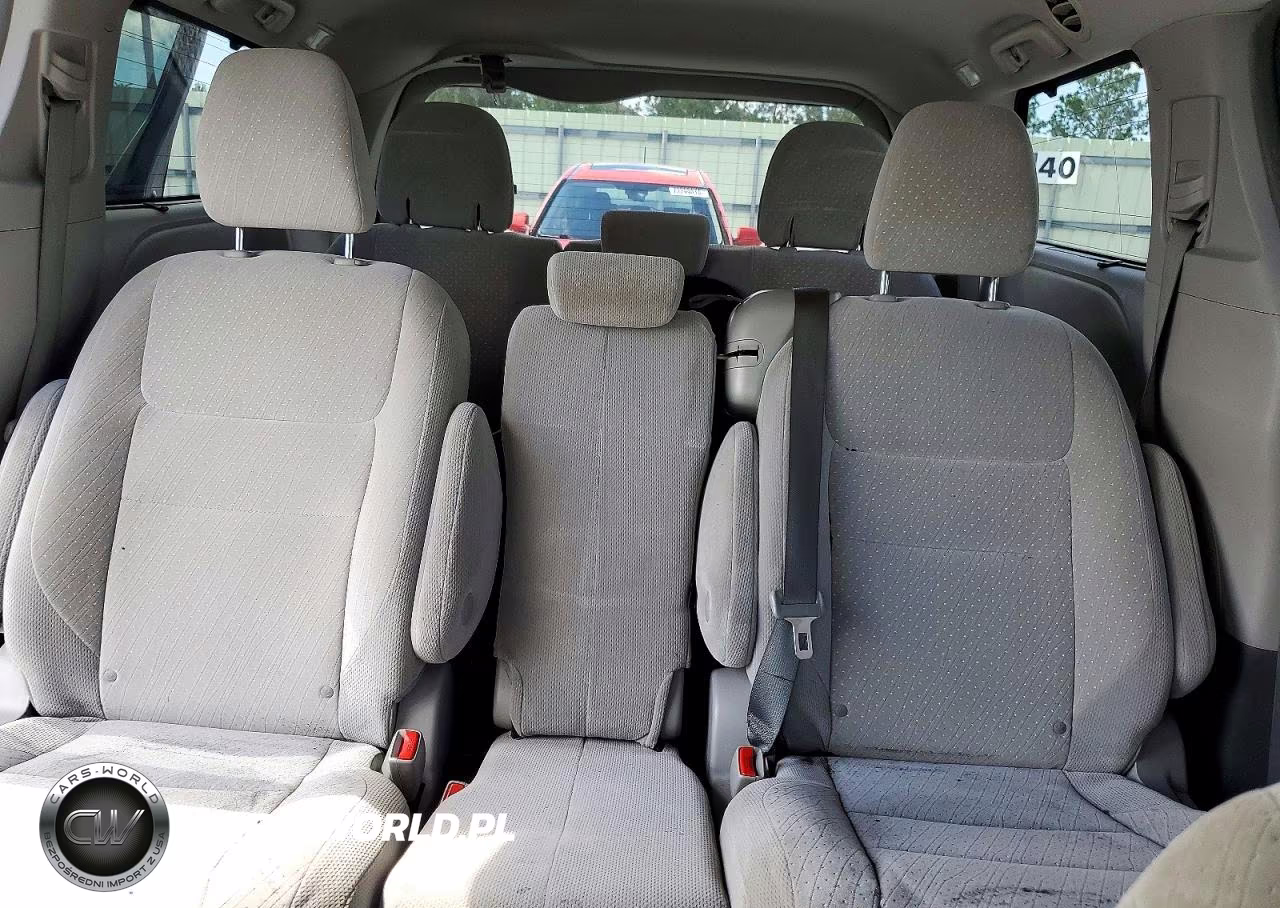 2018 Toyota Sienna Le VIN:5TDKZ3DC1JS937636 - 10