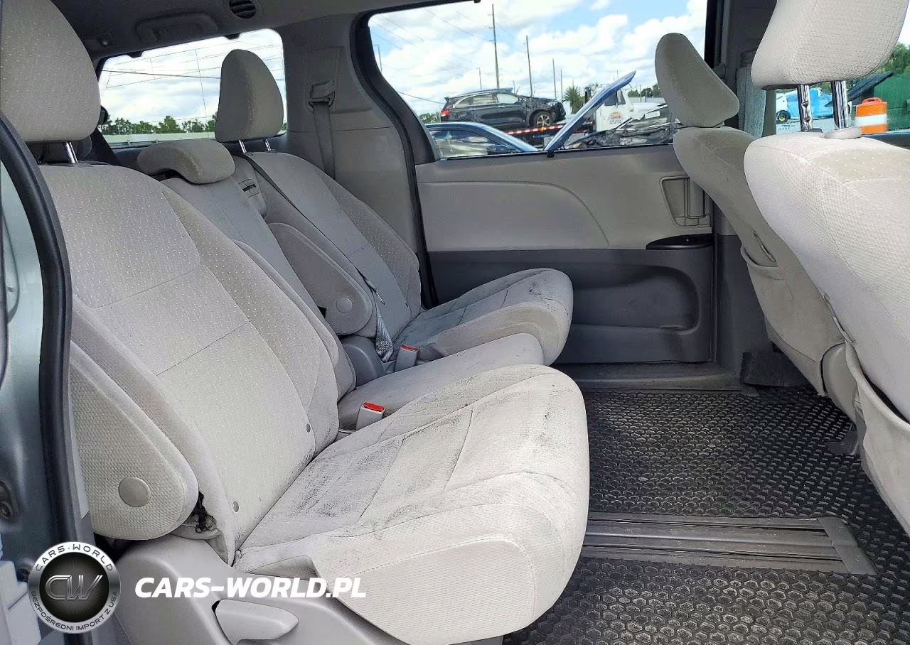 2018 Toyota Sienna Le VIN:5TDKZ3DC1JS937636 - 11