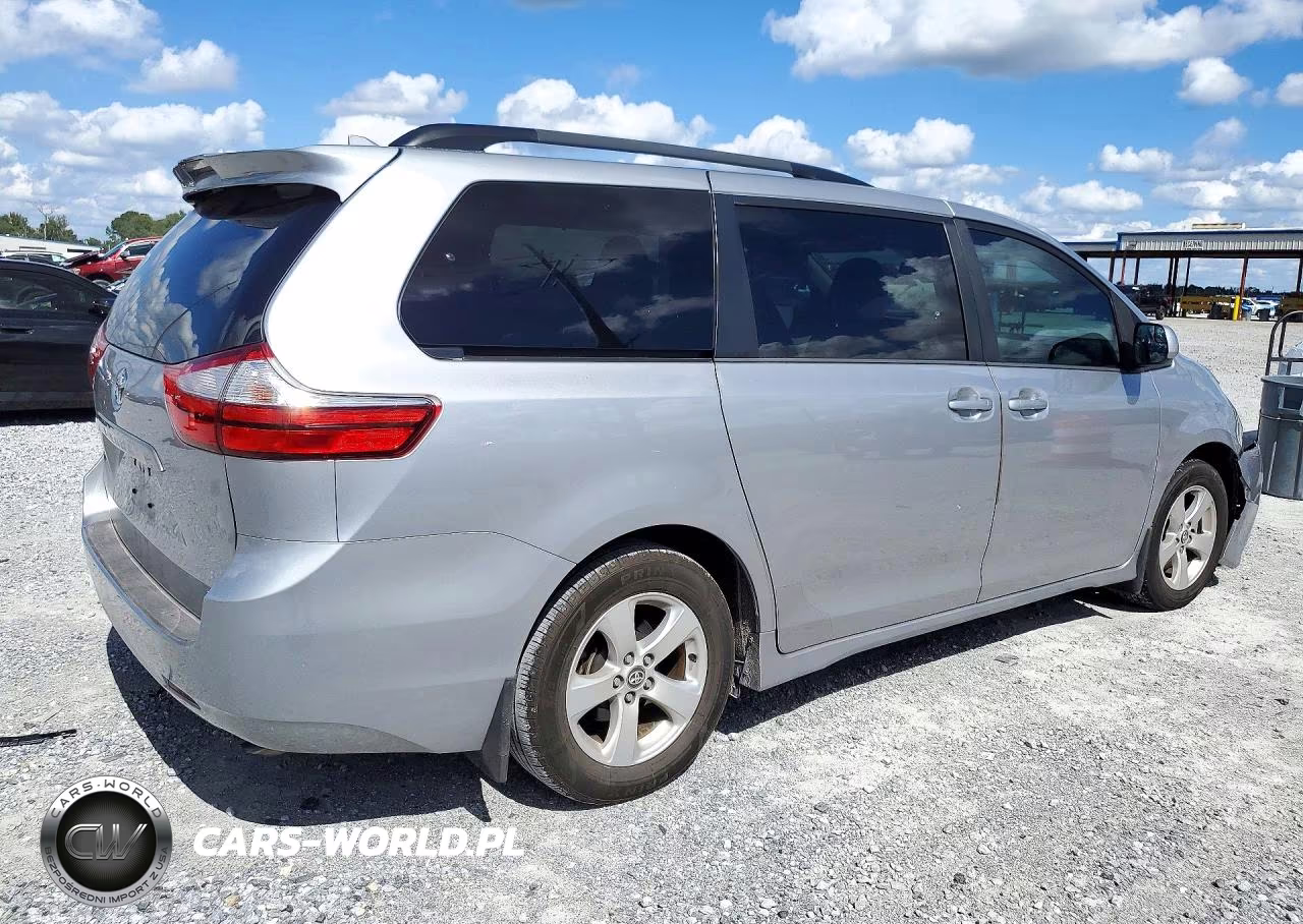 2018 Toyota Sienna Le VIN:5TDKZ3DC1JS937636 - 3