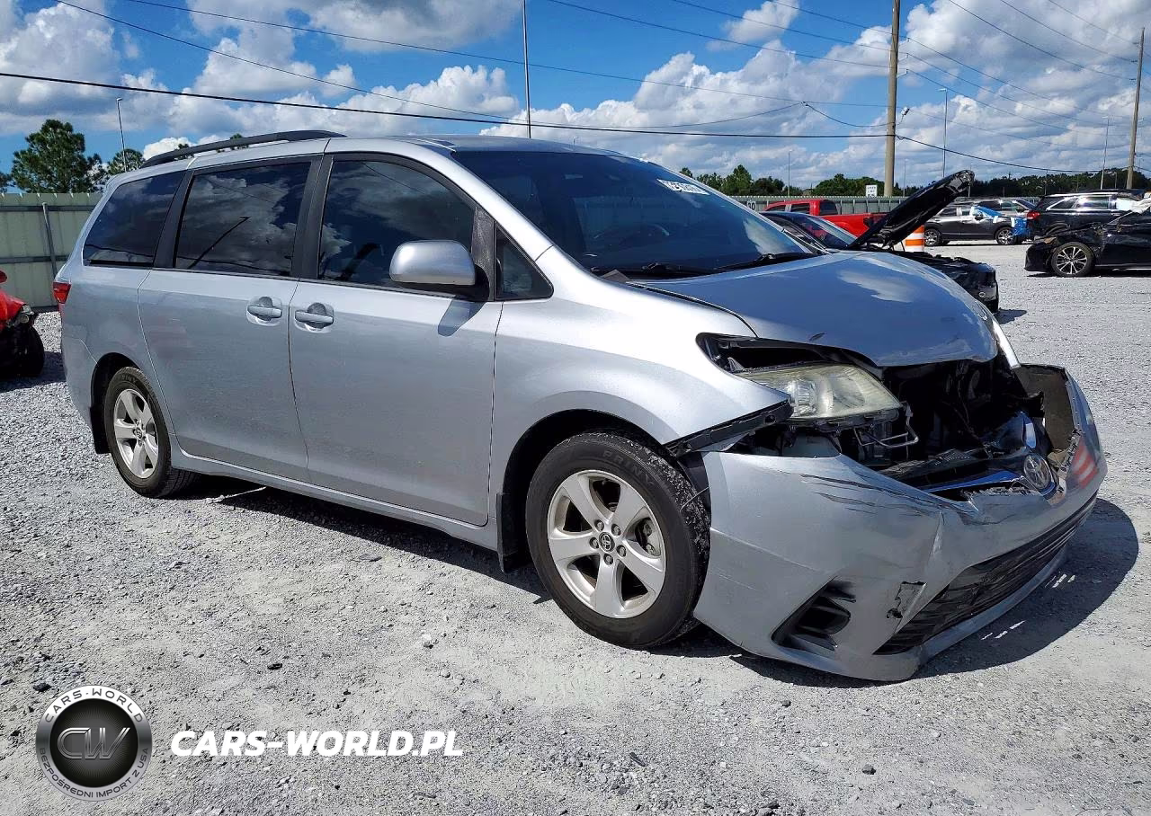 2018 Toyota Sienna Le VIN:5TDKZ3DC1JS937636 - 4
