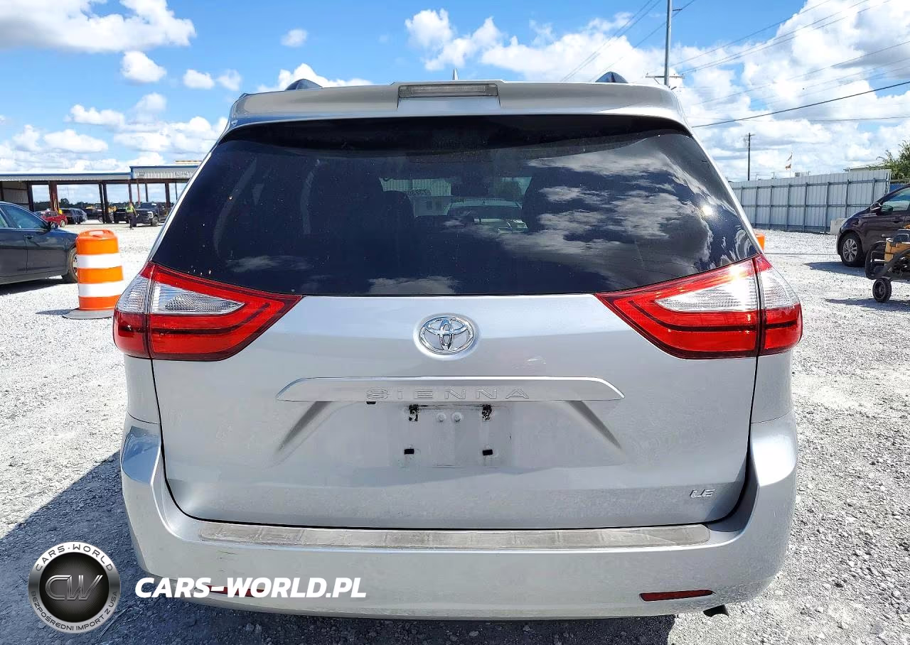 2018 Toyota Sienna Le VIN:5TDKZ3DC1JS937636 - 6