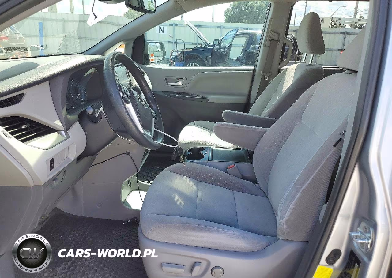 2018 Toyota Sienna Le VIN:5TDKZ3DC1JS937636 - 7