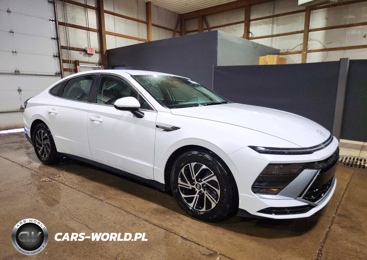 2026 Hyundai Sonata Hybrid Blue VIN:KMHL24JJXTA175033 - 4
