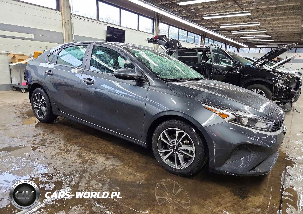 2024 Kia Forte Lxs VIN:3KPF24AD1RE774176 - 4