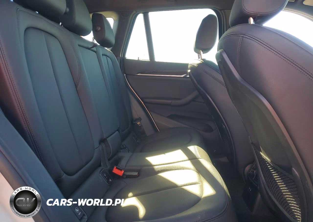 2018 BMW X1 xDrive28I VIN:WBXHT3C36J3H32480 - 11