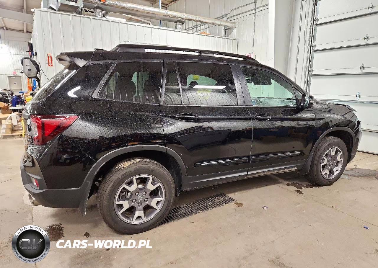 2023 Honda Passport Trail Sport VIN:5FNYF8H60PB023556 - 3