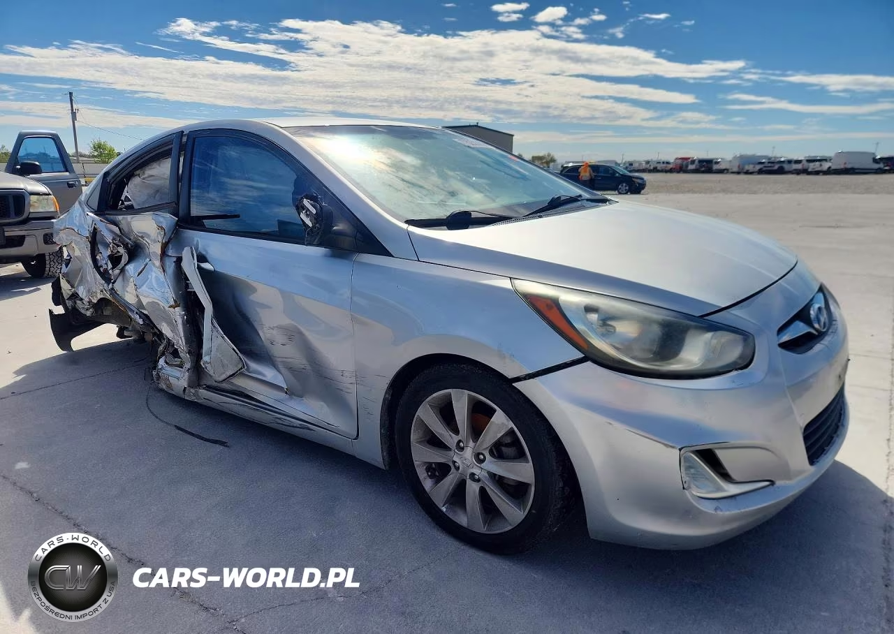 2013 Hyundai Accent Gls VIN:KMHCU4AE8DU441663 - 4