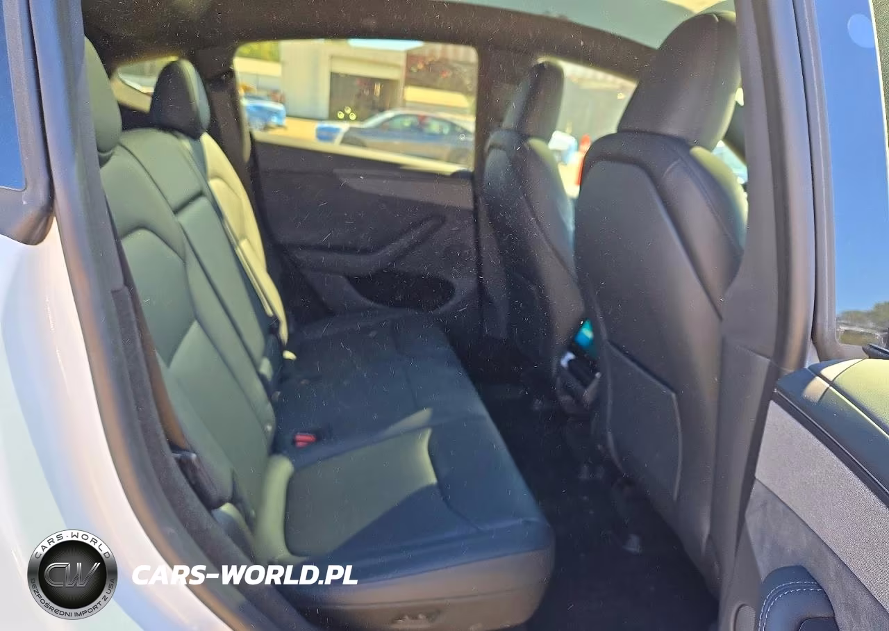 2026 Tesla Model Y VIN:7SAYGDED5TA701060 - 10