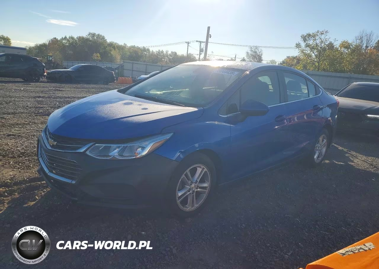 2018 Chevrolet Cruze Lt VIN:1G1BE5SMXJ7100888 - 1