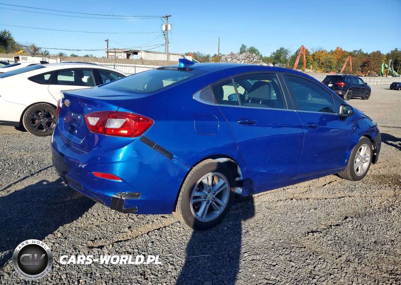 2018 Chevrolet Cruze Lt VIN:1G1BE5SMXJ7100888 - 3