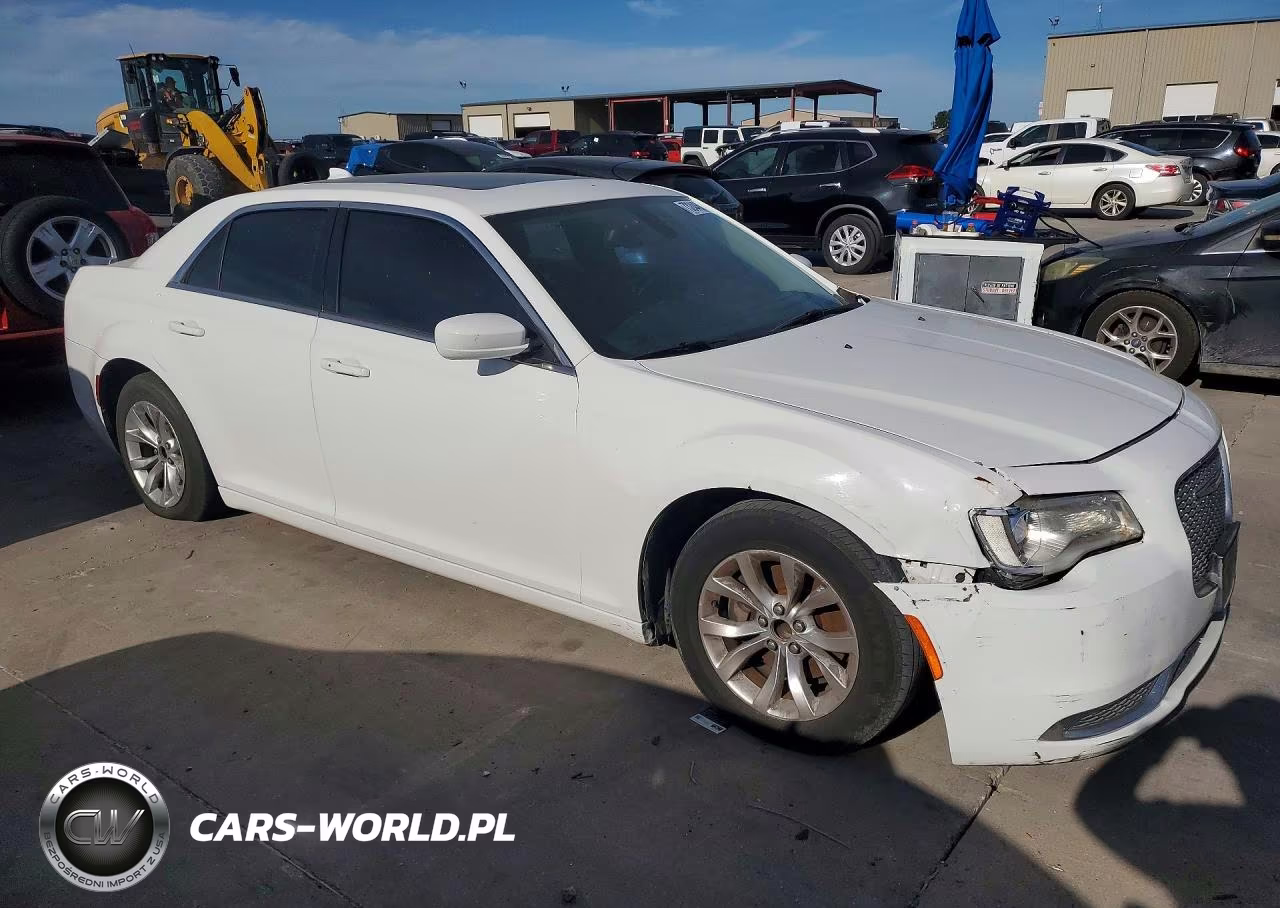 2016 Chrysler 300 Limited VIN:2C3CCAAG8GH223631 - 4