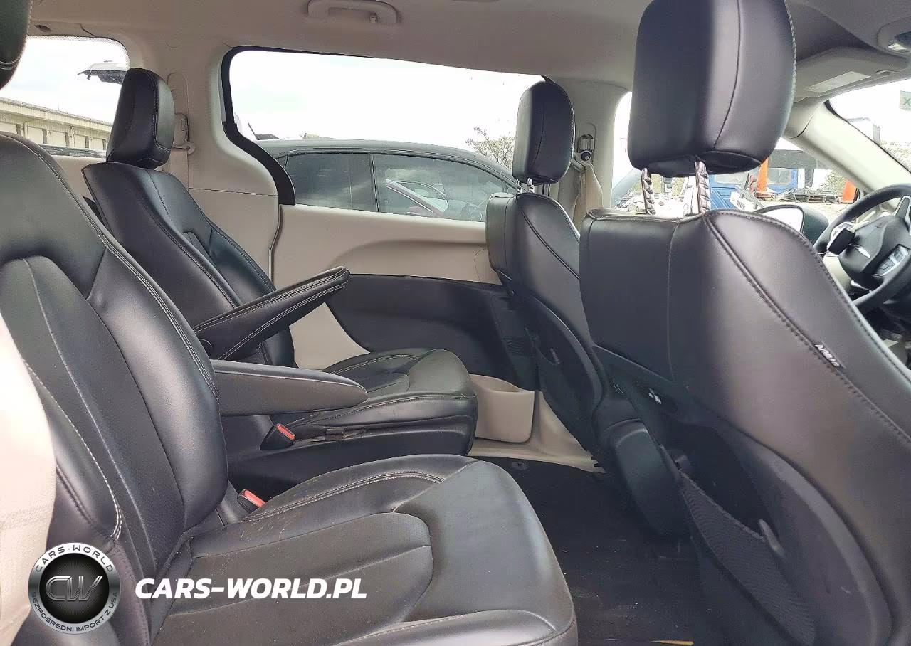 2023 Chrysler Pacifica Hybrid Touring L VIN:2C4RC1L76PR594932 - 11