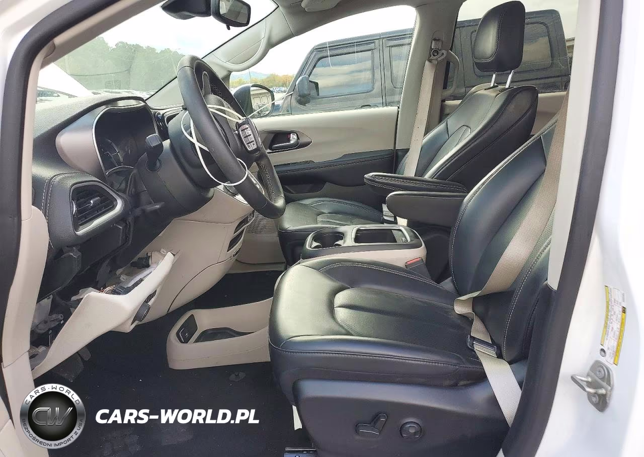 2023 Chrysler Pacifica Hybrid Touring L VIN:2C4RC1L76PR594932 - 7