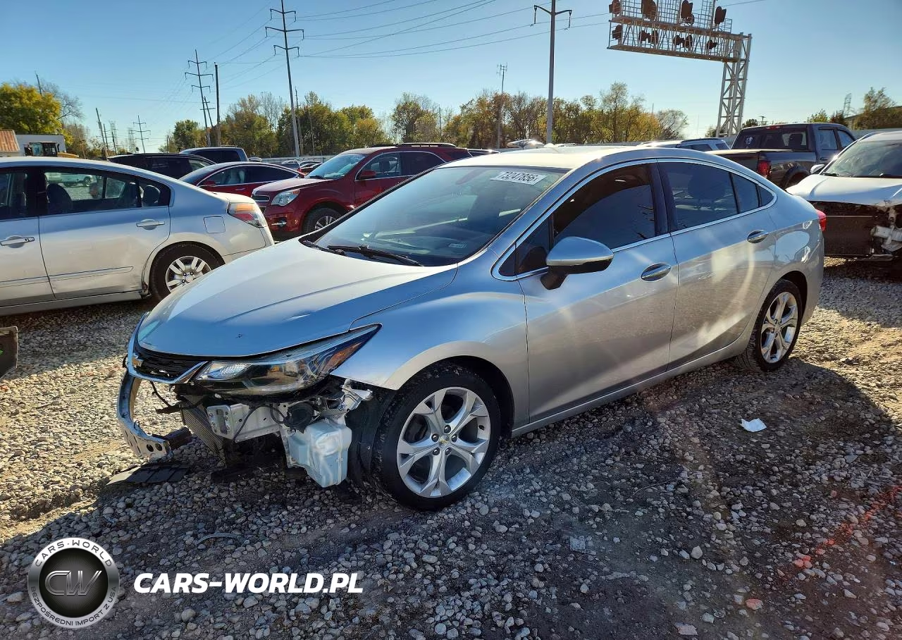 2018 Chevrolet Cruze Premier VIN:1G1BF5SM4J7183439 - 1