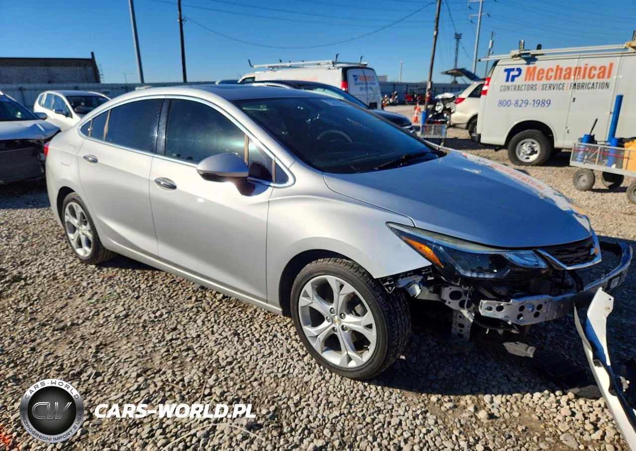 2018 Chevrolet Cruze Premier VIN:1G1BF5SM4J7183439 - 4
