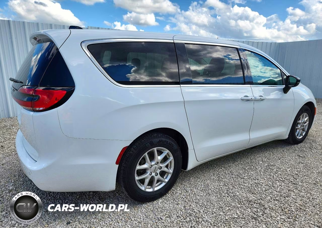2024 Chrysler Pacifica Touring L VIN:2C4RC1BG7RR125045 - 3
