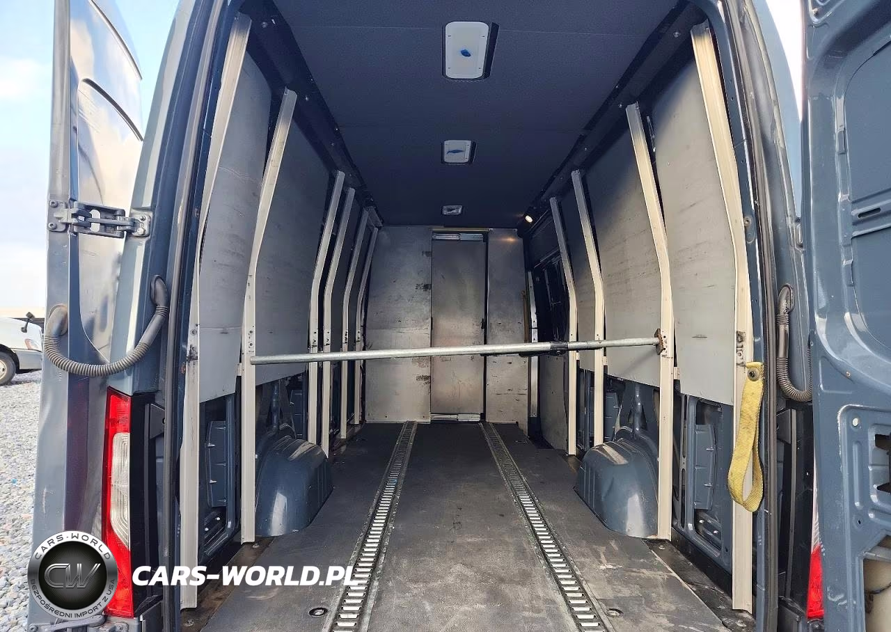 2019 Mercedes-Benz Sprinter 2500-3500 Delivery Van VIN:WD4PF1CD2KP137054 - 10
