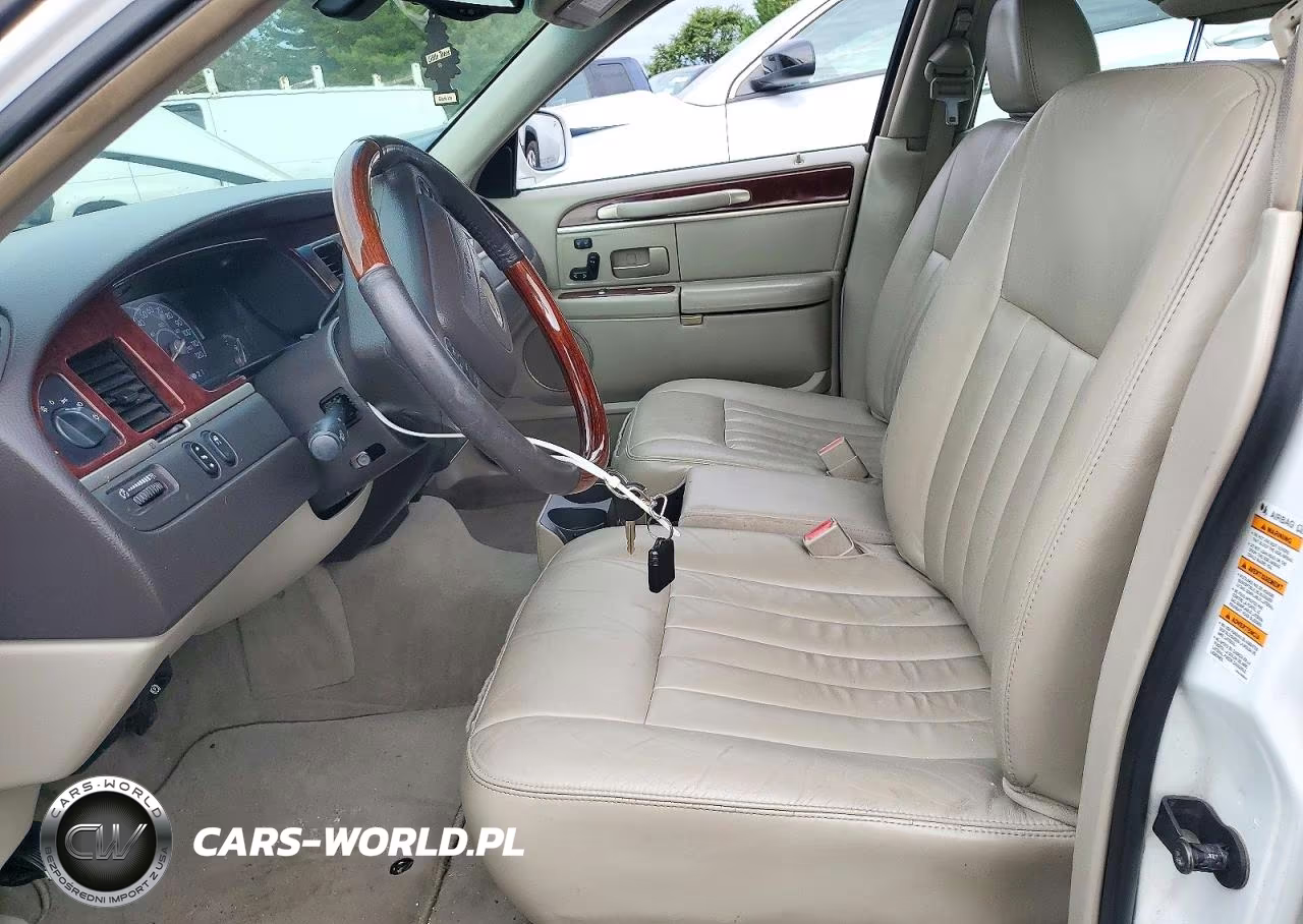 2003 Lincoln Town Car Signature VIN:1LNHM82W43Y643251 - 7