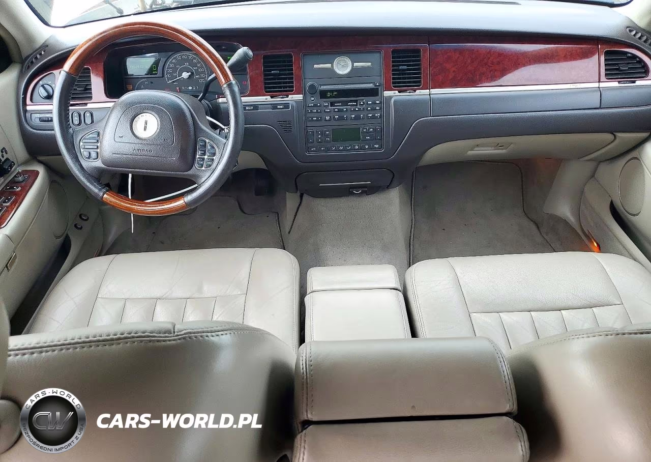 2003 Lincoln Town Car Signature VIN:1LNHM82W43Y643251 - 8