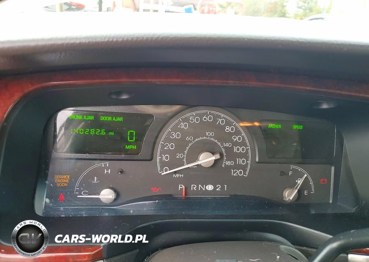 2003 Lincoln Town Car Signature VIN:1LNHM82W43Y643251 - 9