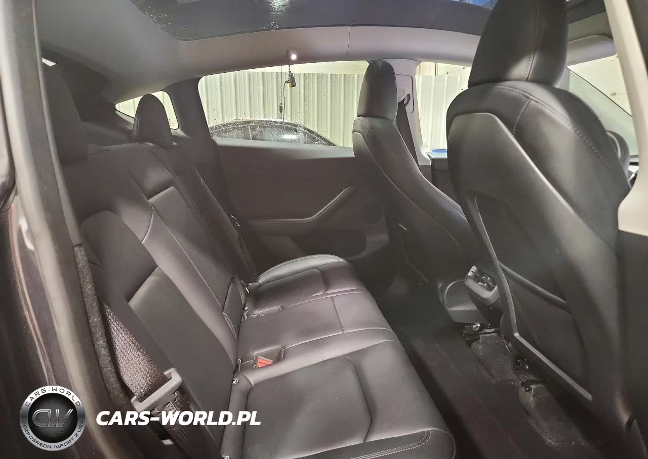 2024 Tesla Model Y VIN:7SAYGDEEXRF991008 - 10