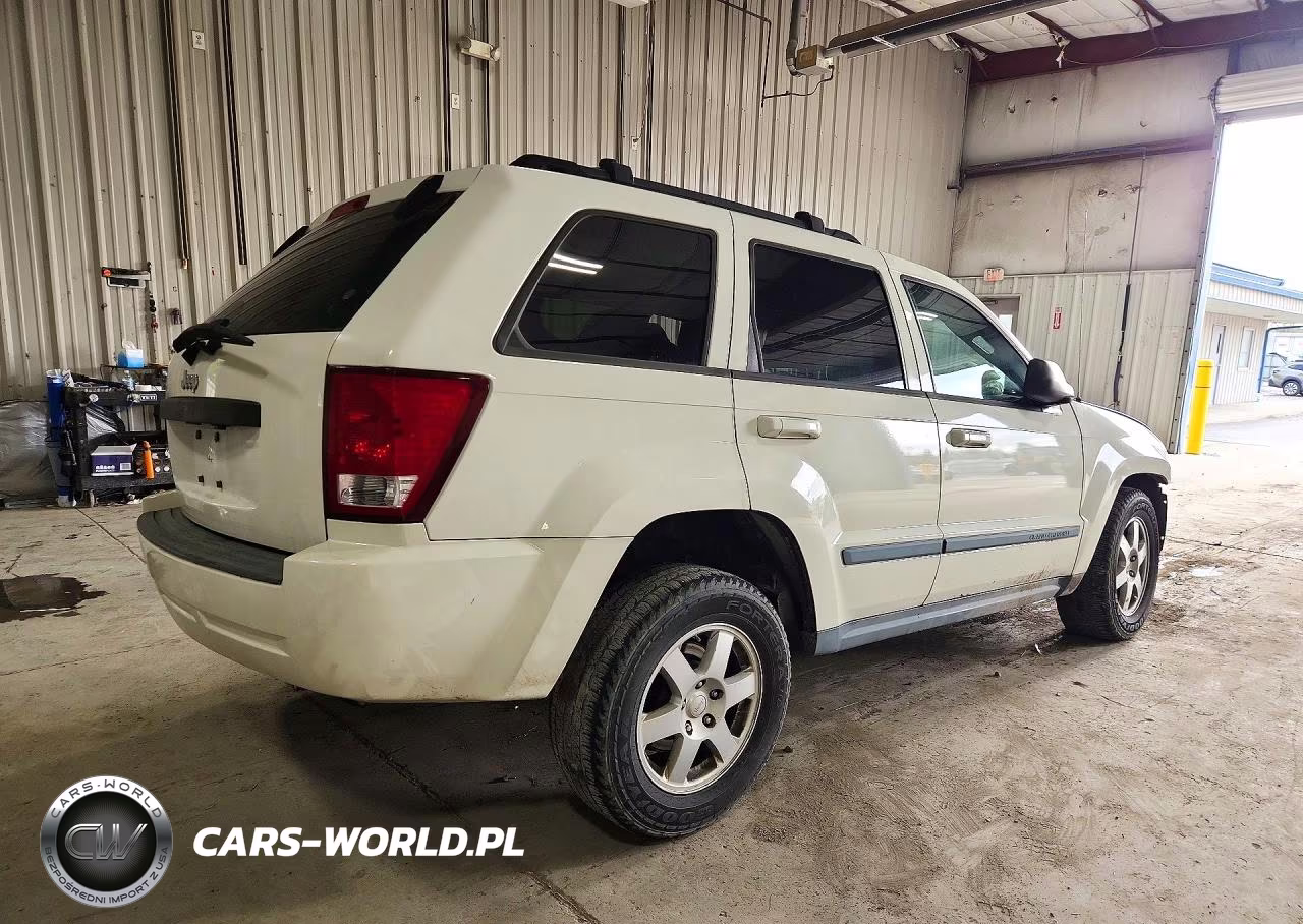 2009 Jeep Grand Cherokee Laredo VIN:1J8GR48K29C555828 - 3