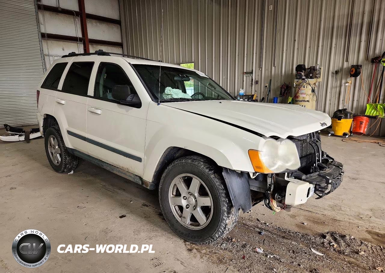 2009 Jeep Grand Cherokee Laredo VIN:1J8GR48K29C555828 - 4