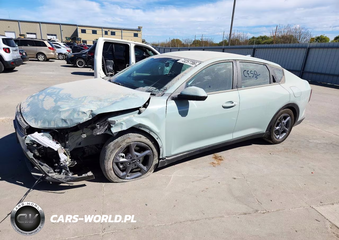 2026 Kia K4 Lxs VIN:3KPFT4DE8TE254629 - 1