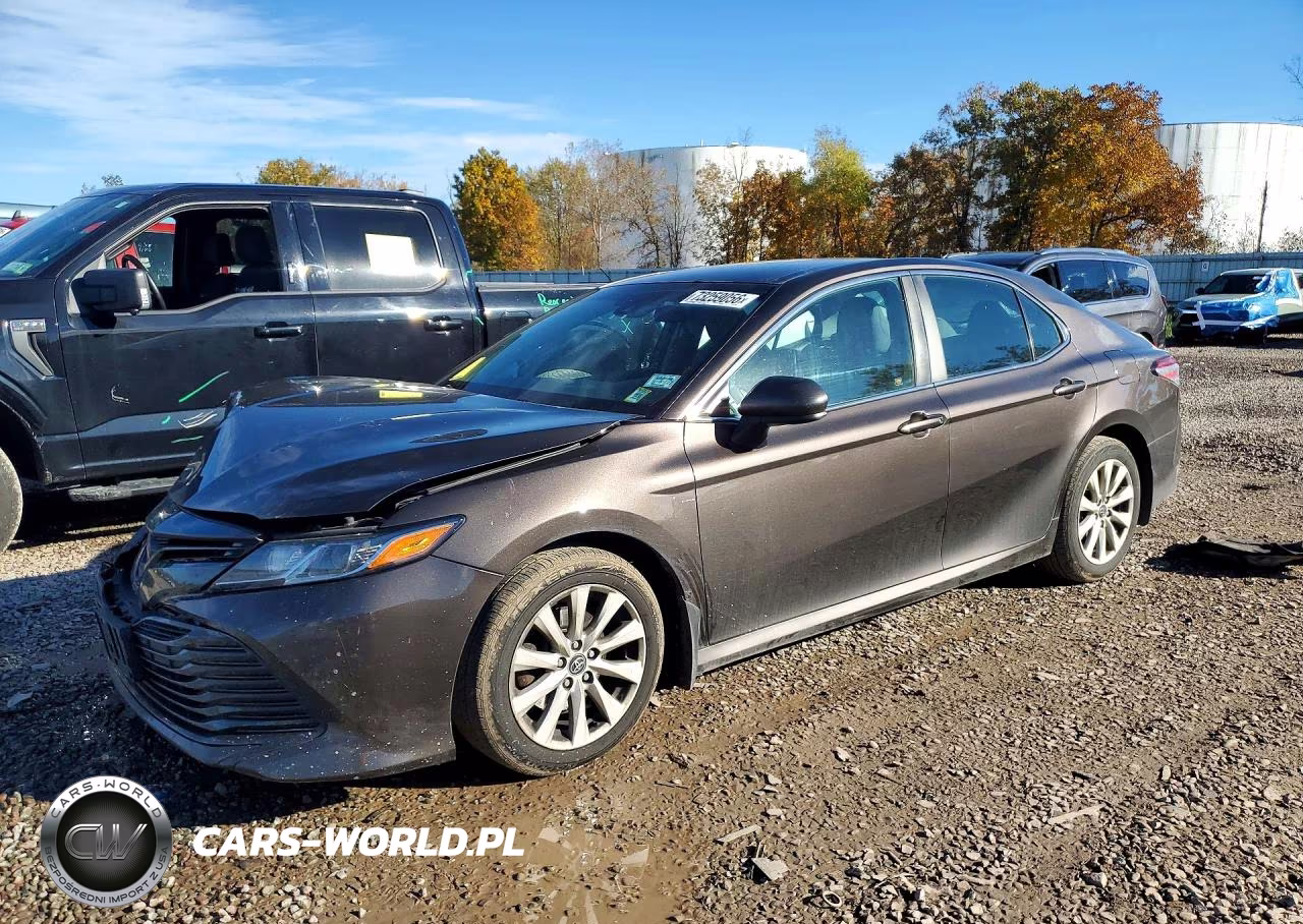 2018 Toyota Camry Le VIN:4T1B11HKXJU611547 - 1