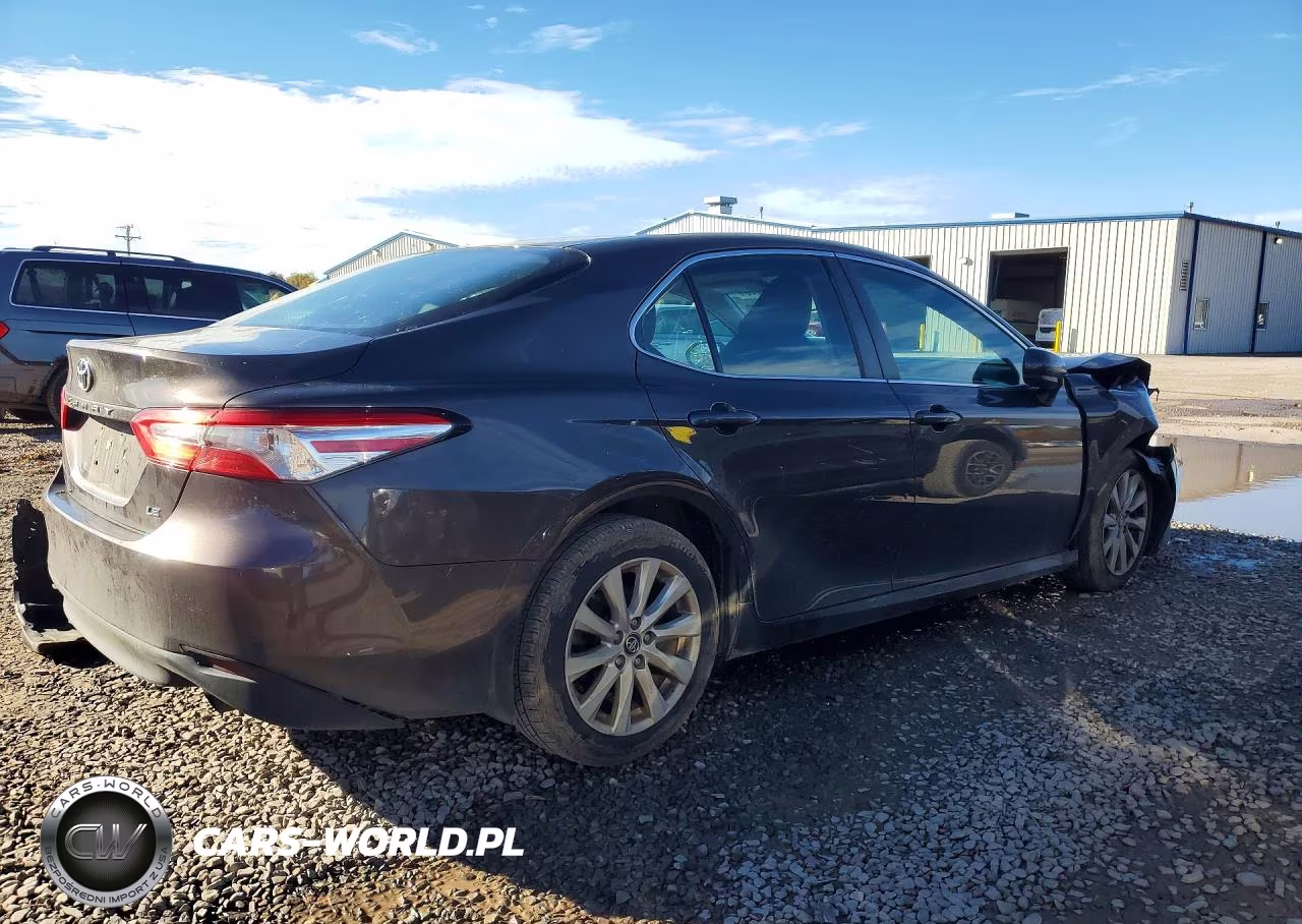 2018 Toyota Camry Le VIN:4T1B11HKXJU611547 - 3