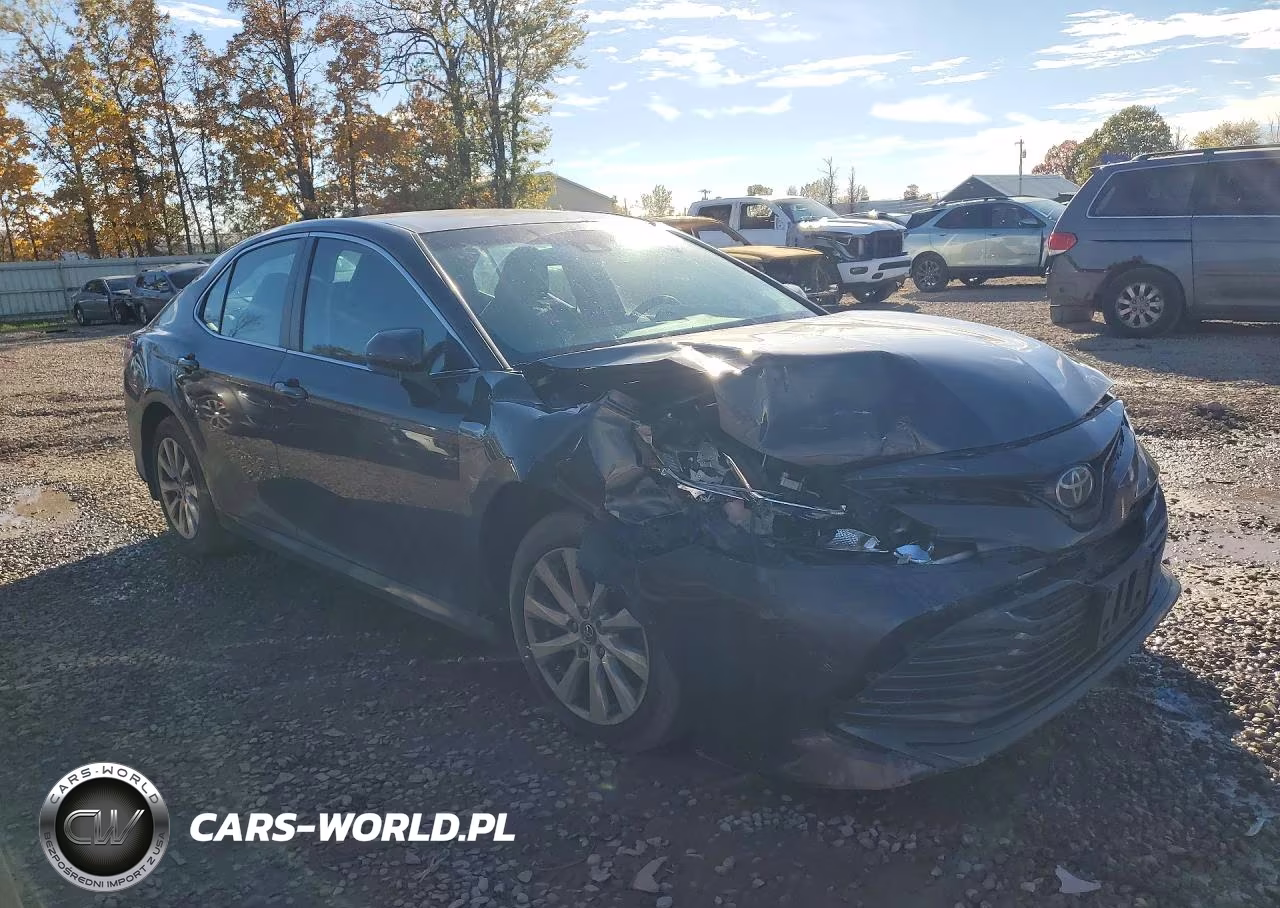 2018 Toyota Camry Le VIN:4T1B11HKXJU611547 - 4