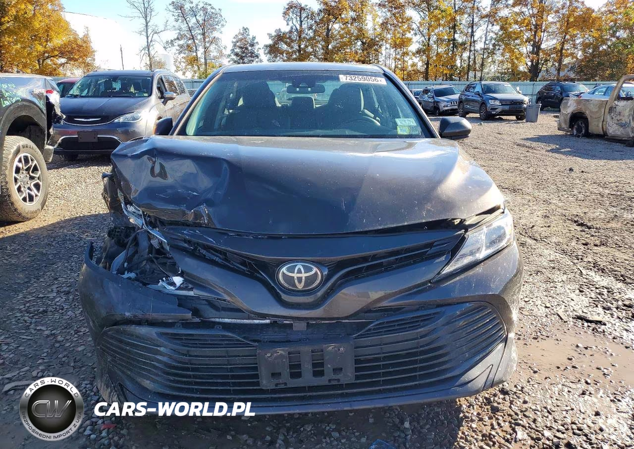 2018 Toyota Camry Le VIN:4T1B11HKXJU611547 - 5