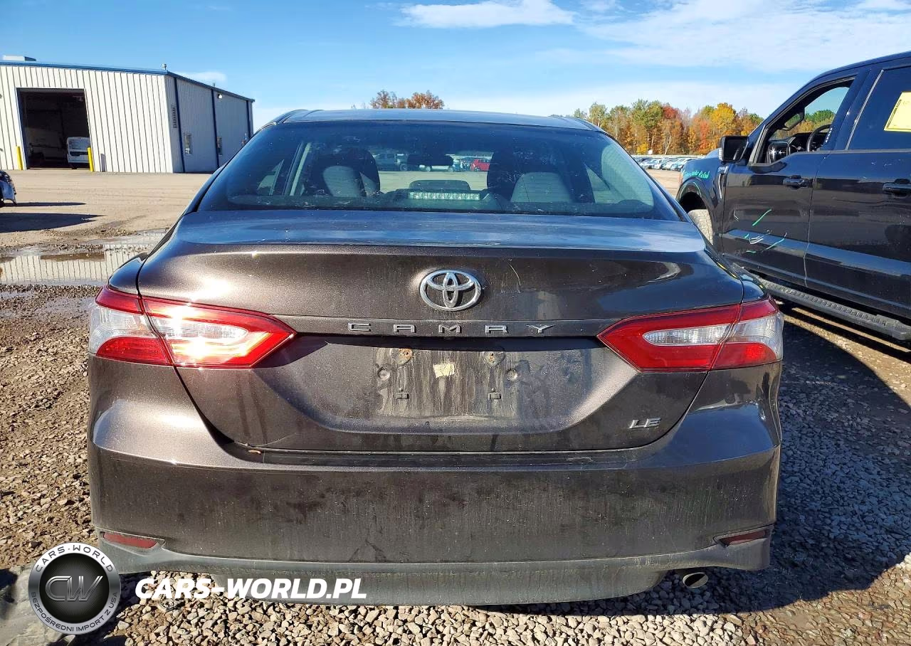 2018 Toyota Camry Le VIN:4T1B11HKXJU611547 - 6
