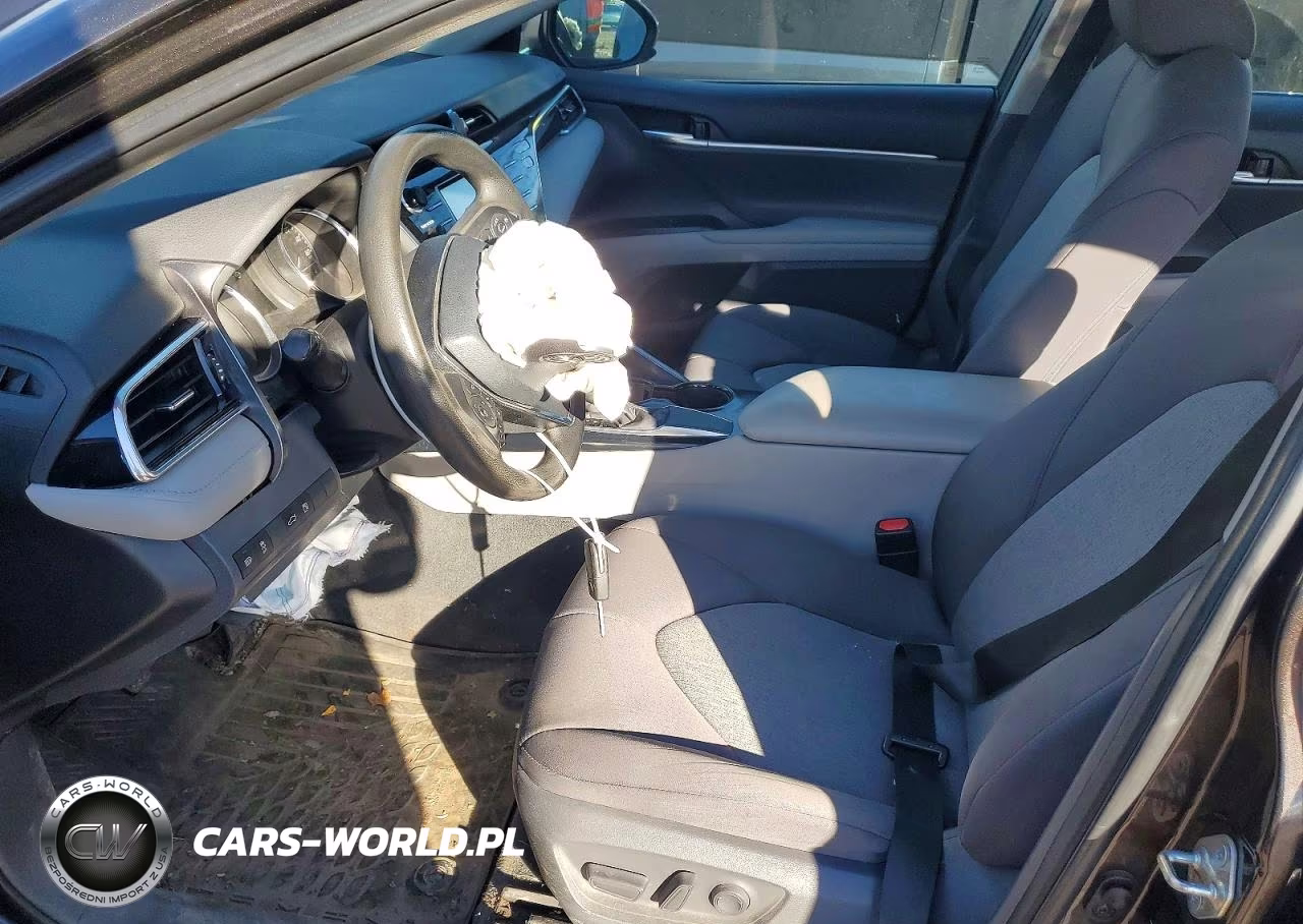 2018 Toyota Camry Le VIN:4T1B11HKXJU611547 - 7