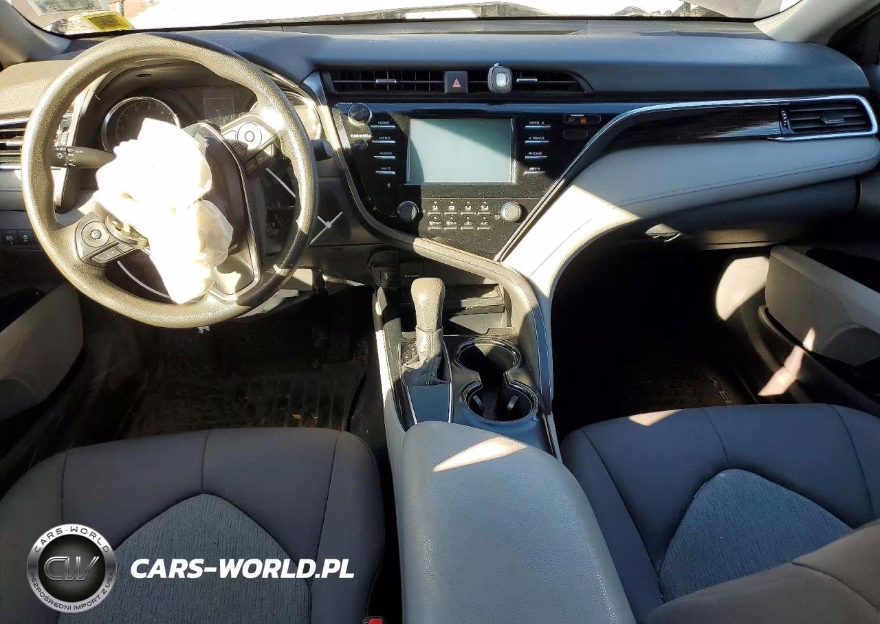 2018 Toyota Camry Le VIN:4T1B11HKXJU611547 - 8