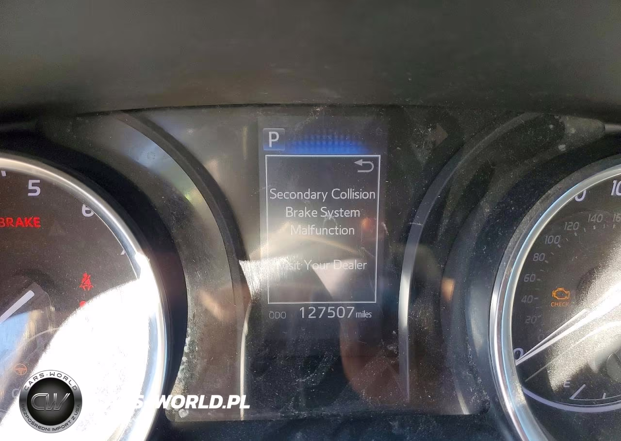 2018 Toyota Camry Le VIN:4T1B11HKXJU611547 - 9