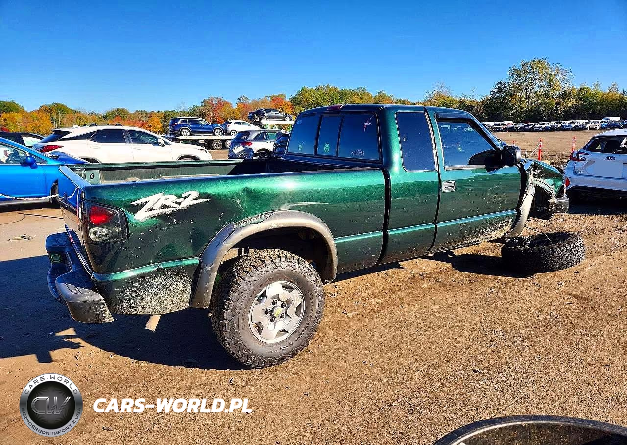 2002 Chevrolet S Truck S10 VIN:1GCCT19W228134949 - 3