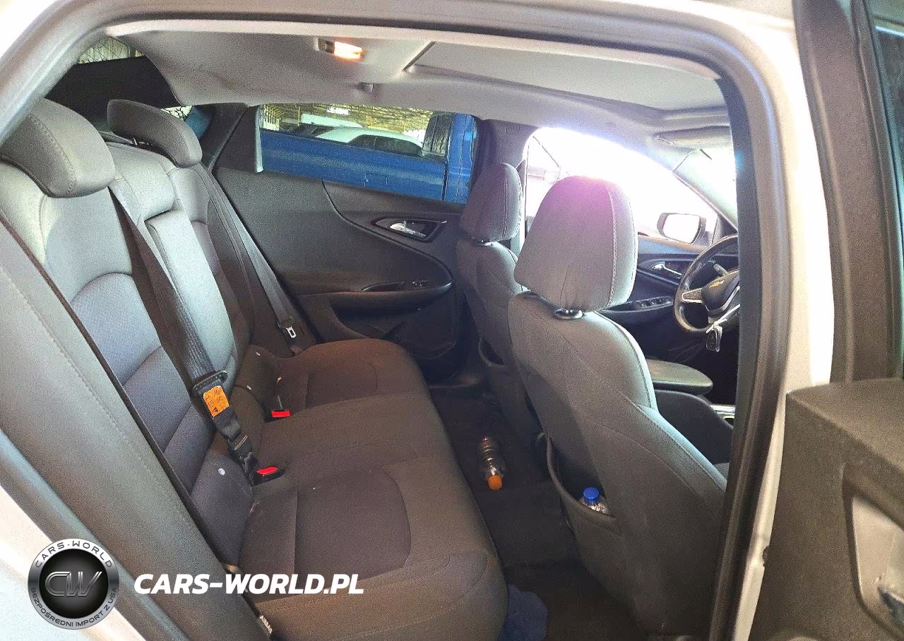 2018 Chevrolet Malibu Lt VIN:1G1ZD5STXJF123957 - 10