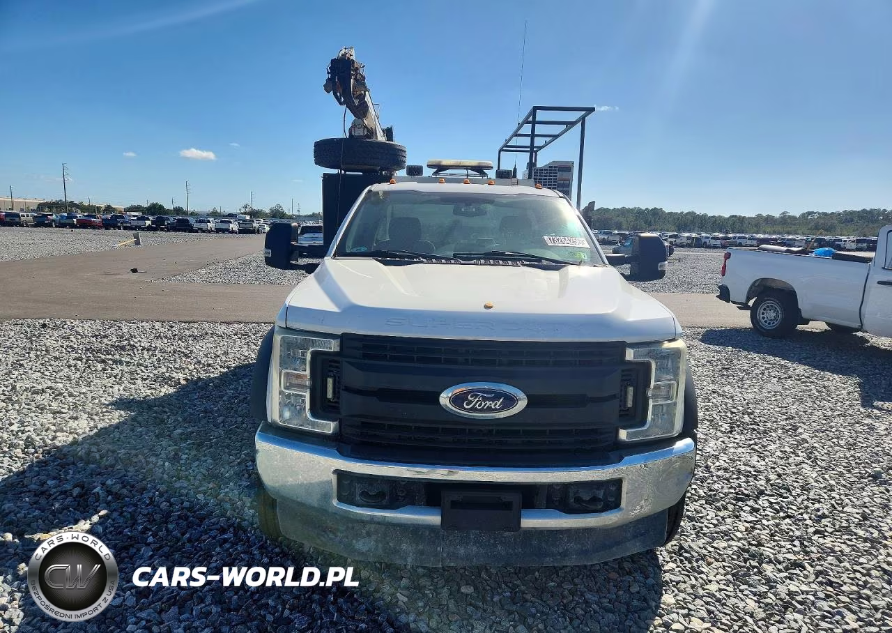 2017 Ford F550 Super Duty VIN:1FDUF5HT9HEB41882 - 5