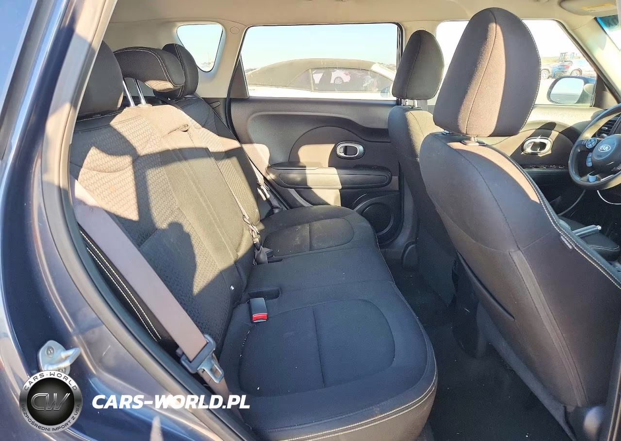 2015 Kia Soul + VIN:KNDJP3A56F7133132 - 10