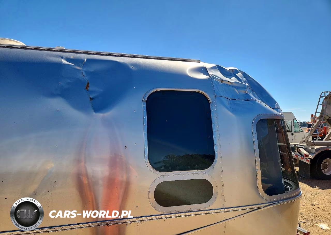 2015 Airstream Flying Cloud Series VIN:1STX9YJ26FJ531260 - 9