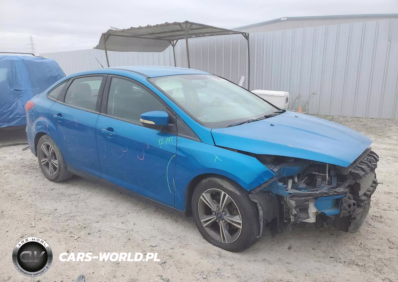 2017 Ford Focus Se VIN:1FADP3FE5HL214127 - 4